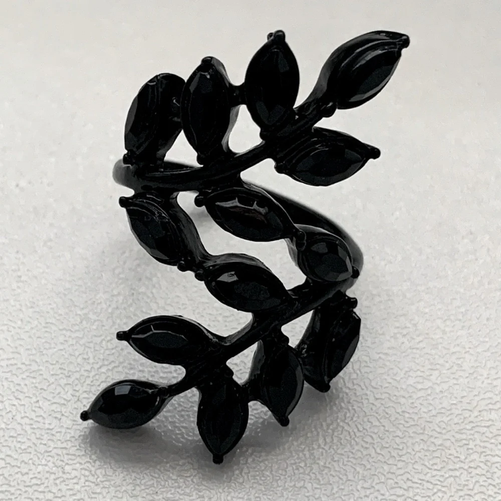 Women’s Black Double Ivy Leaf Ring Size 8